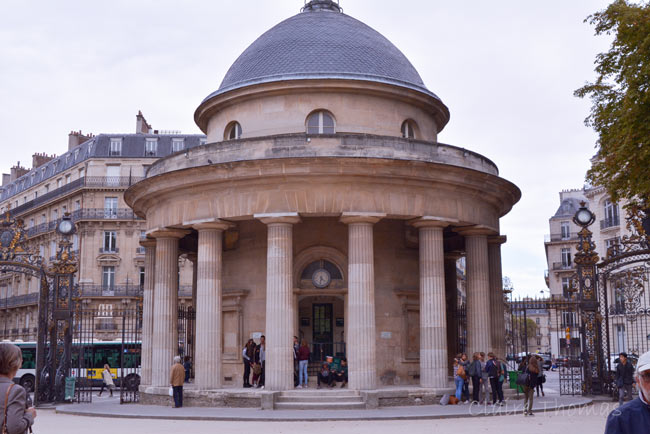 Paris Parc Monceau rotunda